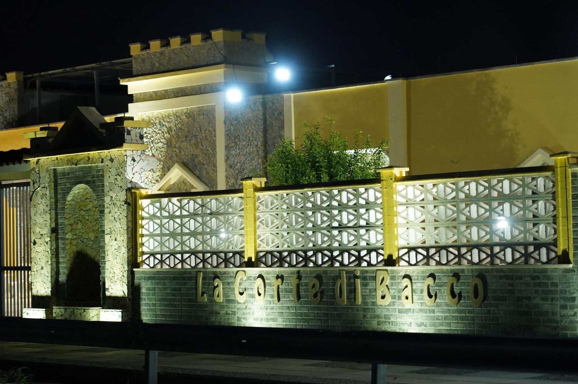 Hotel La Corte Di Bacco Salento San Pietro Vernotico Exterior foto